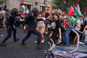 Nechutný koniec Vuelty. Aktivisti nedali pokoj ani v poslednej etape, opäť ju museli zrušiť
