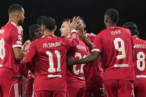 FC Liverpool oslavuje gól. 