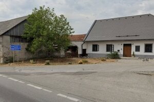 Vozáreň dnes pri hostinci, ktorý je zrekonštruovaný.