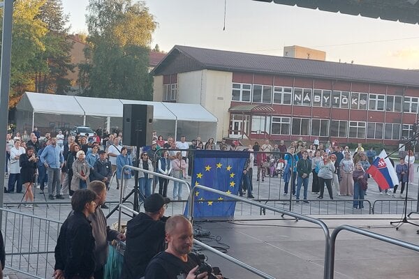 Protest v Čadci - účasť klesla, prišlo okolo 150 ľudí.