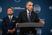 Generálny prokurátor Maroš Žilinka, v pozadí minister vnútra Matúš Šutaj Eštok.
