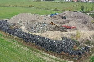Zlaté Klasy boli neslávne známe pre jednu z najväčších čiernych skládok na Slovensku.