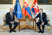 Predseda Ústavného súdu Ivan Fiačan a prezident Peter Pellegrini.