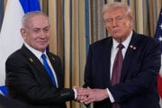 Americký prezident Donald Trump (vpravo) počas spoločnej tlačovej konferencie s izraelským premiérom Benjaminom Netanjahuom v Bielom dome.
