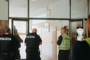Taktické cvičenie na gymnáziu v Šamoríne.