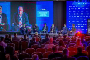 Diskusia z tretieho panelu s názvom Kopírujú slovenské cesty z hľadiska bezpečnosti svetové trendy
