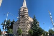 Tvrdošínsky Kostol Najvätejšej Trojice bude niekoľko mesiacov zdobiť lešenie. 