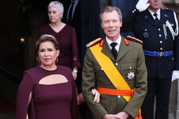 Na snímke sprava luxemburský veľkovojvoda Henrich I. a veľkovojvodkyňa Maria Teresa.