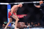 Český bojovník Jiří Procházka knokautoval Khalila Rountreea Jr. na podujatí UFC v Las Vegas 2025.
