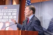 Demokratický senátor Richard Blumenthal.