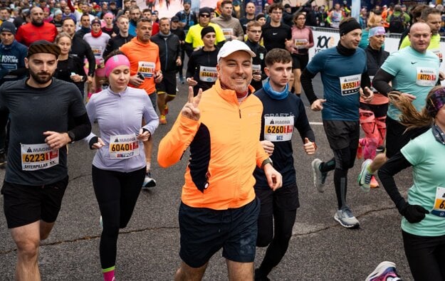 Trnka v premiére na maratónskej štafete, na otázky k finančnej podpore podujatia neodpovedá. (zdroj: FB Rasťo Trnka)