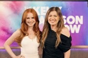 Madelaine Petsch (ľ) a Kelly Clarkson (p)
