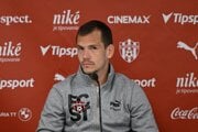 Martin Mikovič počas tlačovej konferencie.