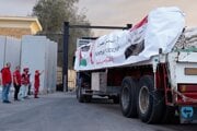 Kamión s potravinami vchádza do Pásma Gazy z Egypta cez hraničný priechod Rafah.