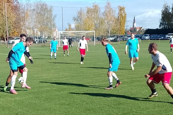 V dopoludňajšom stretnutí Dyčka - Hosťovce sa zrodilo prekvapenie (1:2).