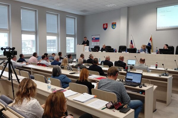 Rokovanie mestského zastupiteľstva.