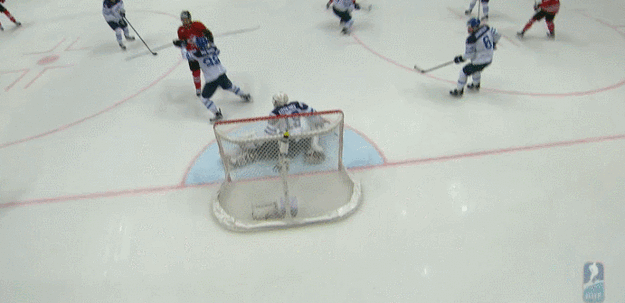 Ryan O'Reilly tesne minul bránu.
