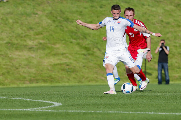 Erik Sabo (s číslom 14) je členom širšej nominácie slovenskej futbalovej reprezentácie.