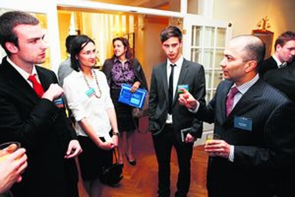 Študenti sa stretli s biznismenmi na americkej ambasáde.