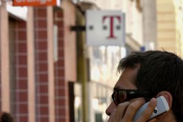 Zhruba 18 miliónov dolárov. Toľko zaplatila v 90. rokoch spoločnosť EuroTel, dnešný Slovak Telekom, za pridelenie GSM licencie. Rovnakú sumu vtedy zaplatil aj Orange, vtedajší Slovtel GSM.