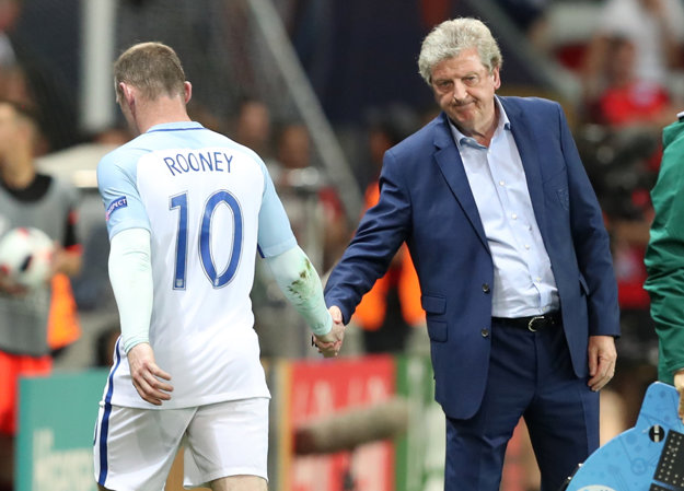Hlavným trénerom Anglicka bol donedávna Roy Hodgson. Reprezentačnú lavičku opustil po prehre 1:2 s Islandom na EURO.