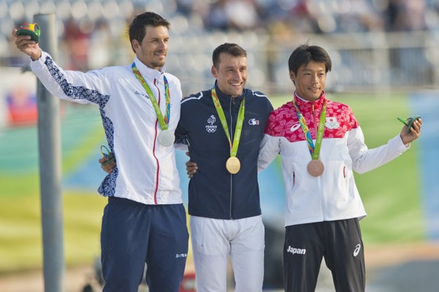 Mateja Beňuša zdolal len Denis Gargaud Chanut (v strede). Tretí skončil Japonec Takuya Haneda.