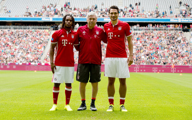 Dve najvýraznejšie a najdrahšie posily Bayernu. Mats Hummels(vpravo)a Renato Sanchez (vľavo).