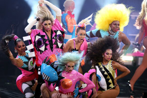 Miley Cyrusová počas vystúpenia v roku 2015