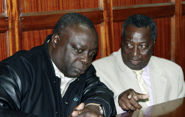 Francis K Paul (vľavo) a Pius Ochieng sú medzi obvinenými.