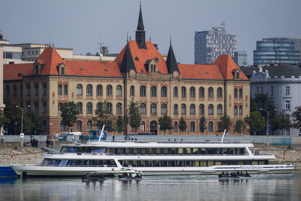 Loď, na ktorej sa koná neformálny obed lídrov EÚ.