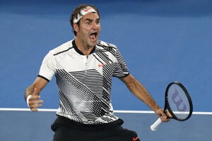 Roger Federer oslavuje svoje víťazstvo nad Keiom Nišikorim.