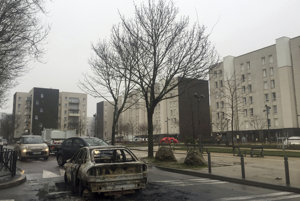 Zábery z ulíc Paríža po tom, ako polícia rozohnala násilné protesty.