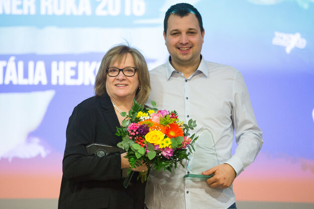Mládežnícky tréner roka 2016 Richard Ďuriš a Trénerka roka 2016 Natália Hejková počas slávnostného vyhlásenia výsledkov ankety Basketbalista roka 2016.