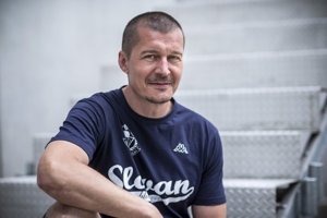 Richard Kapuš je bývalý slovenský reprezentant. Hral na siedmich svetových šampionátoch. Z MS má striebro (2000) aj bronz (2003).