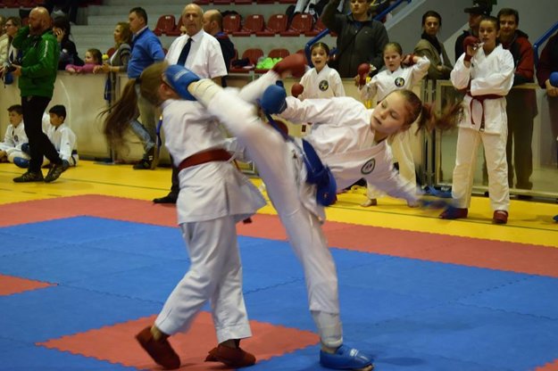 Amália Anna Jaššová útočí.