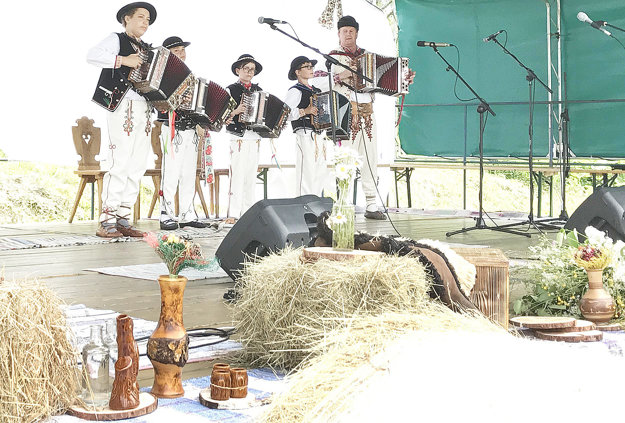 Na Dni mladého farmára vyhrávali aj heligonkári.