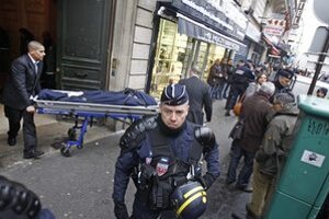 Polícia pred kurdským centrom v Paríži.