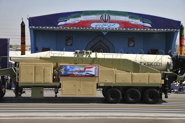 Irán oznámil, že úspešne otestoval novú balistickú raketu
