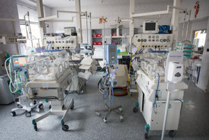 Inkubátory na Neonatologickej klinike v Univerzitnej nemocnici v Martine.