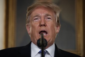 Trump povedal, že floridská škola sa stala dejiskom hrozného násilia, nenávisti a zla.