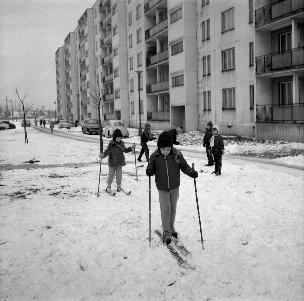Na archívnej snímke zo 16. februára 1970 zimné radovánky v Bratislave.