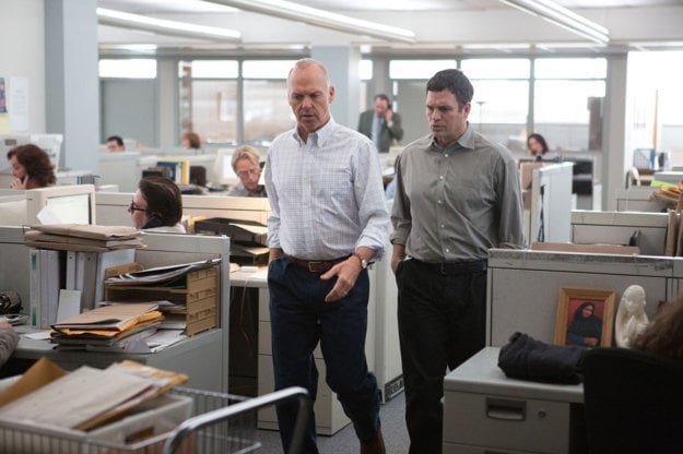 Michael Keaton a Mark Ruffalo ako novinári z investigatívneho tímu Spotlight, ktorí na prípade robili šesť mesiacov.