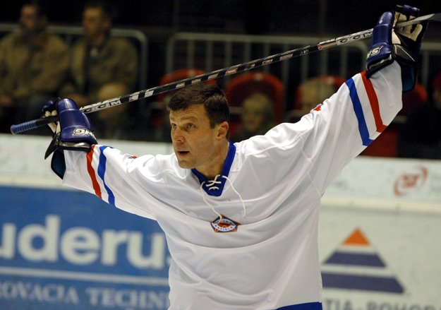 Peter Šťastný.