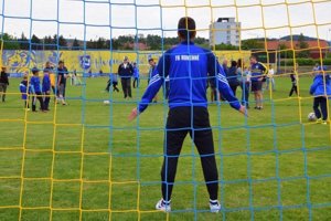 Vynovený štadión si milovníci futbalu hneď vyskúšali.