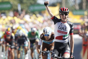 Daniel Martin sa raduje z víťazstva v 6. etape na Tour de France 2018.