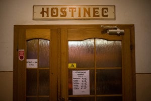 Jedna z krčiem v obci Turie, kde chodí Slota. Čašníčka Aďa reportérom SME povedala, že do tejto príde zhruba tak raz mesačne.
