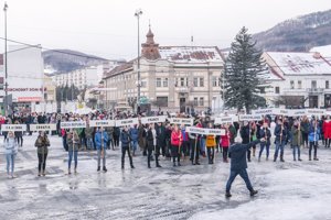 Prípravy na otvárací ceremoniál sú v plnom prúde. 