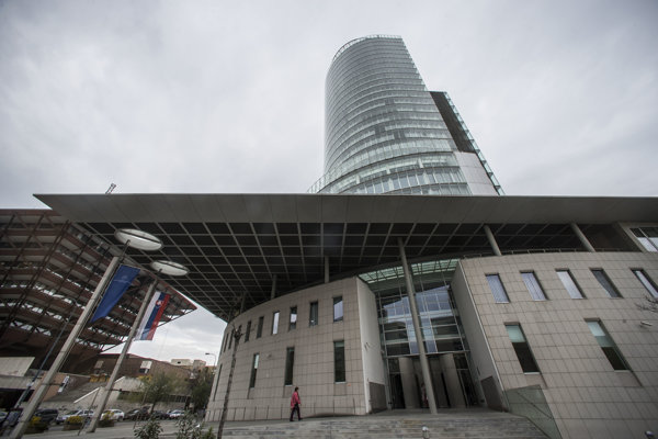 Deficit verejných financií dosiahol vlani na Slovensku 6,16 percenta