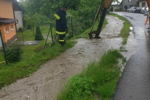 V Kolačíne museli pomáhať aj ťažšie mechanizmy. 