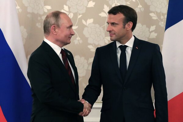 Macron sa pred summitom G7 stretne s Putinom